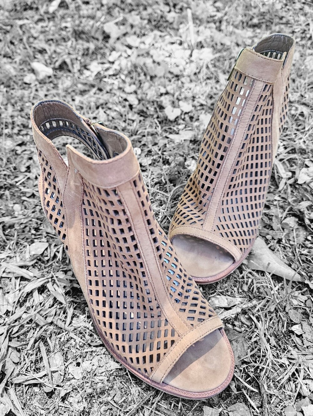 VINCE CAMUTO Women’s Open-Toe Perforated Ankle Boot in Brown SIZE 7.5M